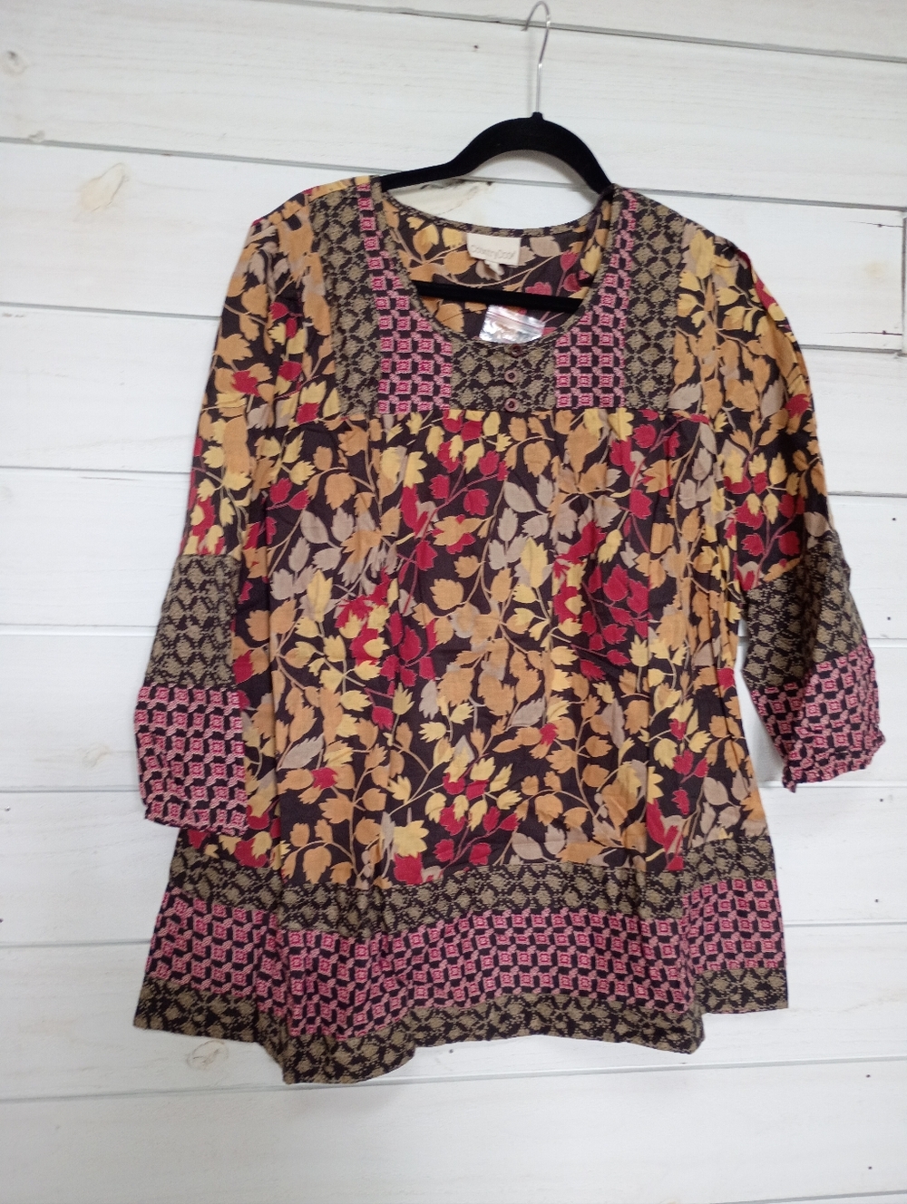 Country Door Floral Pattern Boho Tunic with Pink Accents